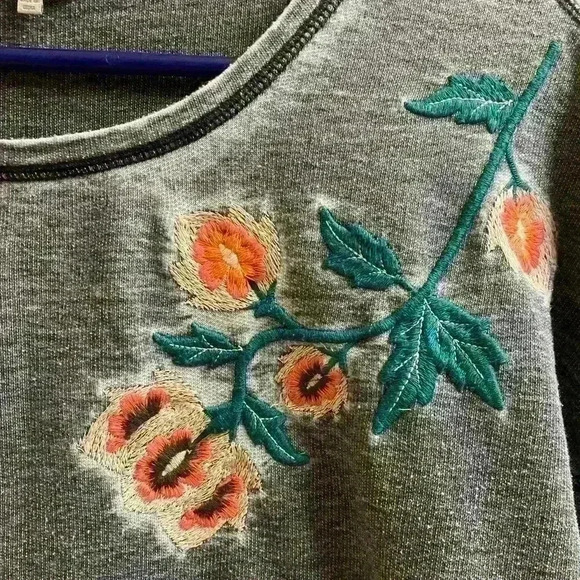 Lucky Brand Floral Embroidered Gray Long Sleeve Distressed Shirt Size Medium - Picture 7 of 14